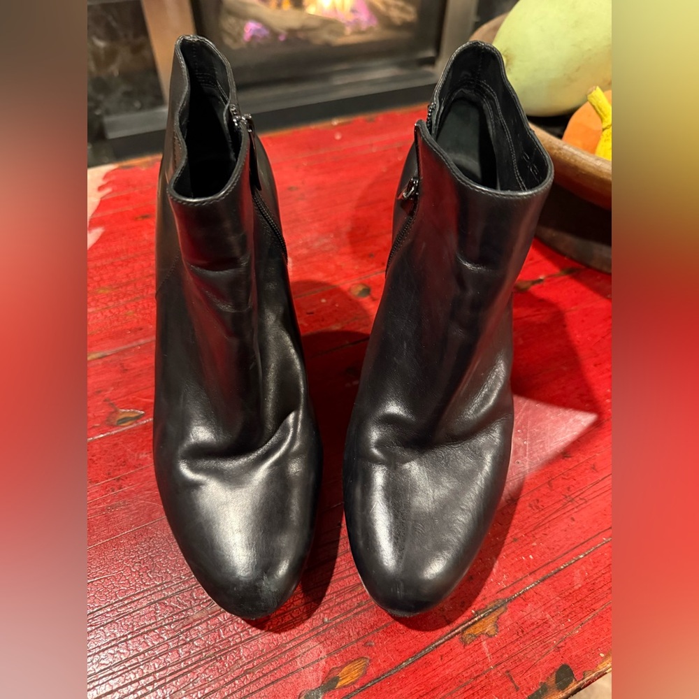 Via Spiga Black Leather Ankle Booties with Side Zip